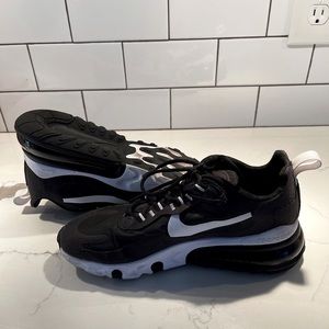 black womens nike airmax’s!